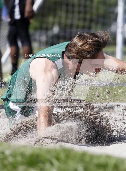 Thumbnail 3 in SCHSL 3A Regional Track Meet (Field Events) photogallery.