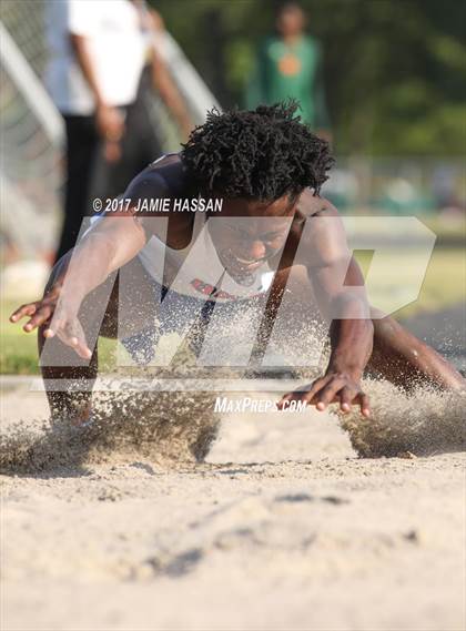 Thumbnail 3 in SCHSL 3A Regional Track Meet (Field Events) photogallery.