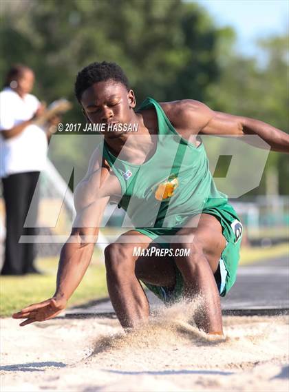 Thumbnail 1 in SCHSL 3A Regional Track Meet (Field Events) photogallery.