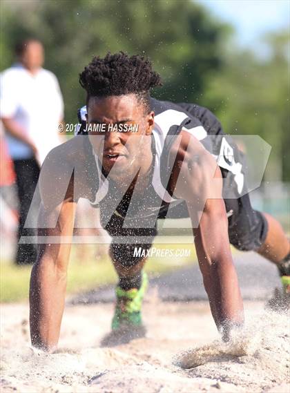 Thumbnail 2 in SCHSL 3A Regional Track Meet (Field Events) photogallery.