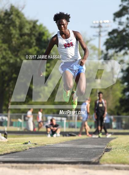 Thumbnail 2 in SCHSL 3A Regional Track Meet (Field Events) photogallery.