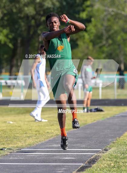 Thumbnail 1 in SCHSL 3A Regional Track Meet (Field Events) photogallery.
