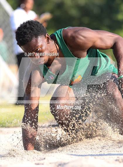 Thumbnail 2 in SCHSL 3A Regional Track Meet (Field Events) photogallery.