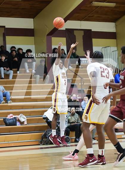 Thumbnail 1 in Mount Vernon vs Ossining (Arlington Maroon Invitational) photogallery.