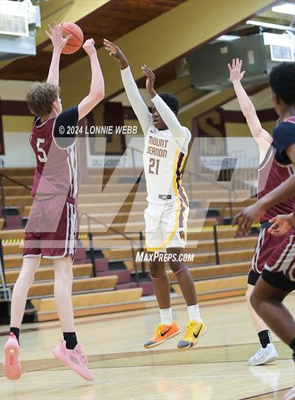 Thumbnail 1 in Mount Vernon vs Ossining (Arlington Maroon Invitational) photogallery.