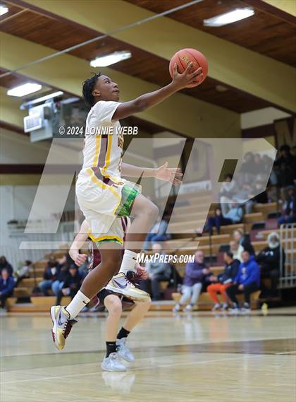 Thumbnail 2 in Mount Vernon vs Ossining (Arlington Maroon Invitational) photogallery.