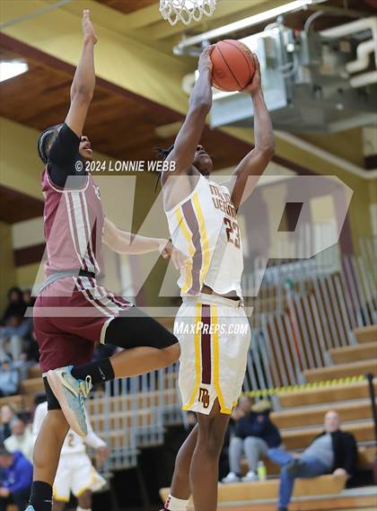 Thumbnail 2 in Mount Vernon vs Ossining (Arlington Maroon Invitational) photogallery.
