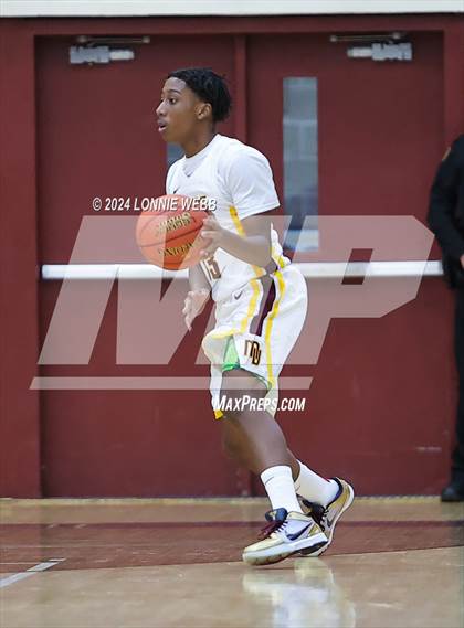Thumbnail 1 in Mount Vernon vs Ossining (Arlington Maroon Invitational) photogallery.