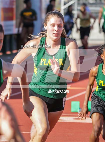 Thumbnail 2 in FVL Championships  (100, 200, 400, 800 Meter) photogallery.
