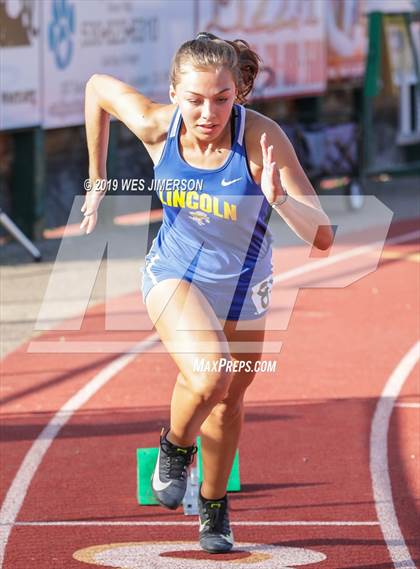 Thumbnail 2 in FVL Championships  (100, 200, 400, 800 Meter) photogallery.