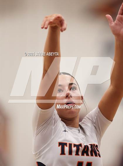 Thumbnail 3 in Regis Jesuit @ Legend (CHSAA 6A Sweet 16) photogallery.