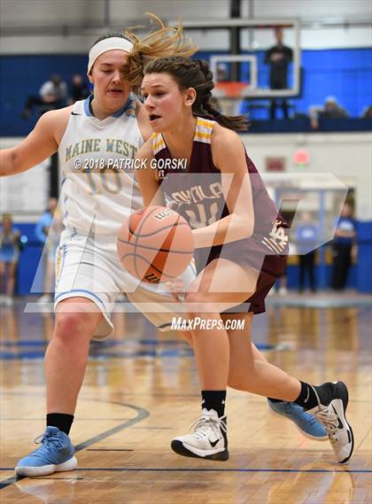 Thumbnail 3 in Maine West vs. Loyola Academy (IHSA 4A Sectional Final) photogallery.