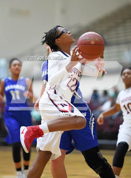 Thumbnail 1 in MacArthur [Douglas] vs Roosevelt [Theodore] photogallery.
