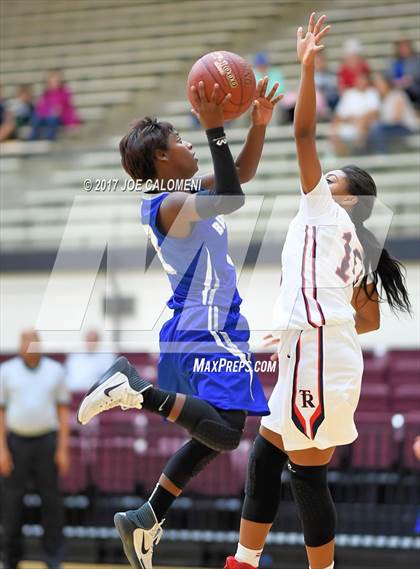 Thumbnail 1 in MacArthur [Douglas] vs Roosevelt [Theodore] photogallery.