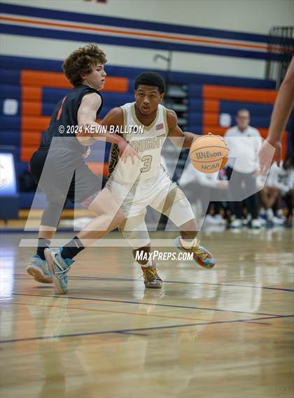 Thumbnail 1 in Knight vs. Westlake photogallery.