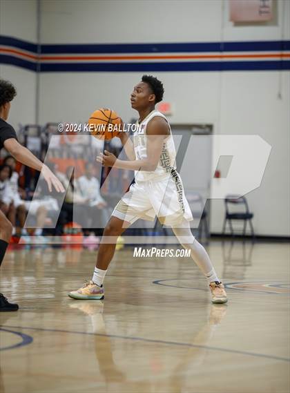 Thumbnail 1 in Knight vs. Westlake photogallery.