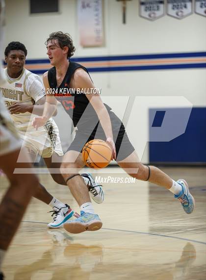 Thumbnail 2 in Knight vs. Westlake photogallery.