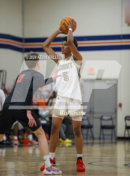 Thumbnail 2 in Knight vs. Westlake photogallery.