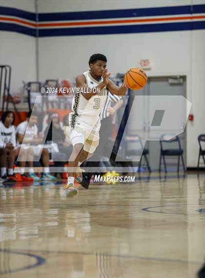 Thumbnail 2 in Knight vs. Westlake photogallery.