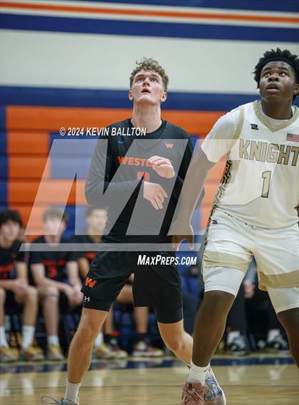 Thumbnail 2 in Knight vs. Westlake photogallery.