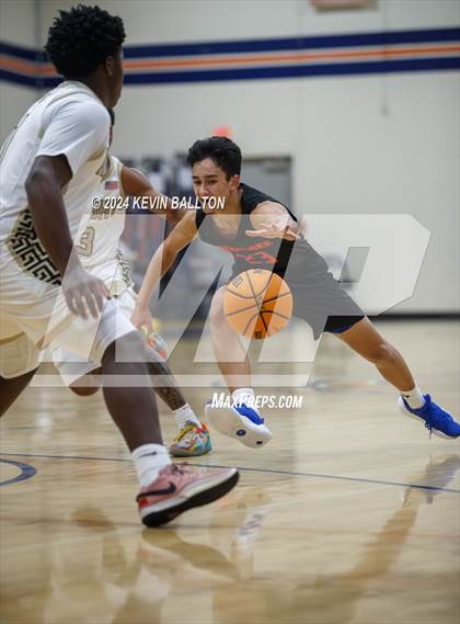 Thumbnail 3 in Knight vs. Westlake photogallery.