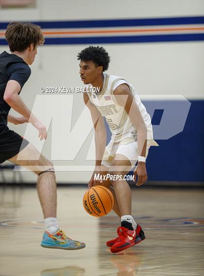 Thumbnail 2 in Knight vs. Westlake photogallery.