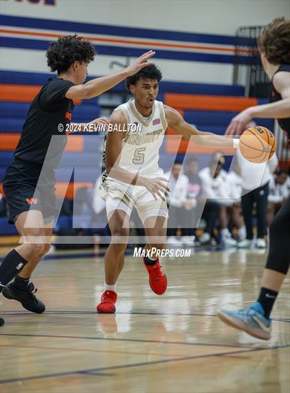 Thumbnail 2 in Knight vs. Westlake photogallery.
