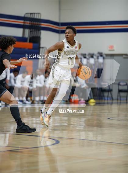 Thumbnail 2 in Knight vs. Westlake photogallery.