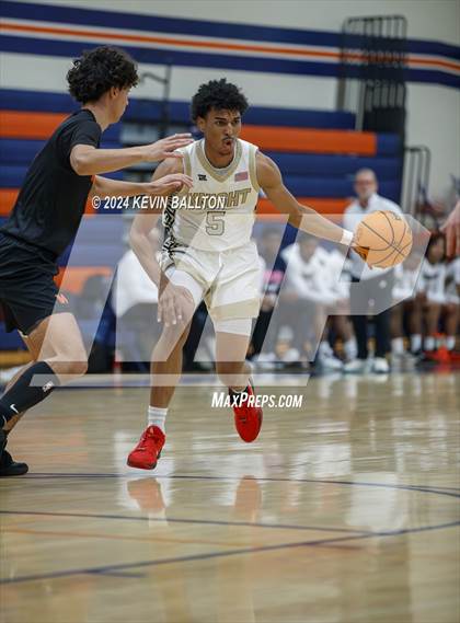 Thumbnail 1 in Knight vs. Westlake photogallery.
