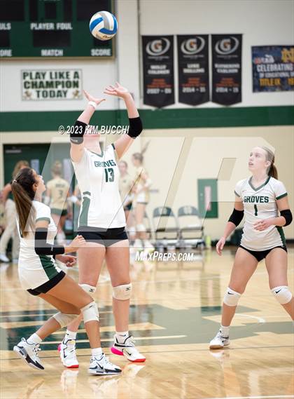 Thumbnail 2 in Groves vs Walled Lake Western (NDP Quad) photogallery.