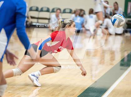 Thumbnail 3 in Groves vs Walled Lake Western (NDP Quad) photogallery.