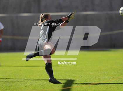 Thumbnail 3 in Fremont vs. American Fork (UHSAA 6A Semifinal) photogallery.