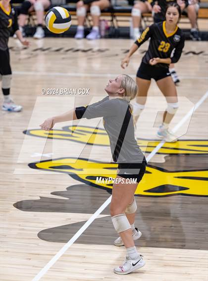 Thumbnail 3 in Highland vs Quitman (Salem Volleyball Tournament) photogallery.