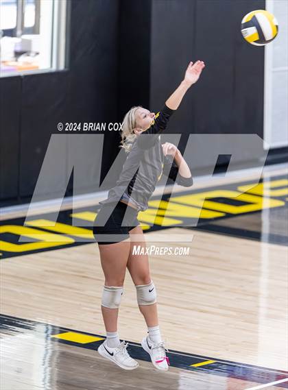 Thumbnail 3 in Highland vs Quitman (Salem Volleyball Tournament) photogallery.