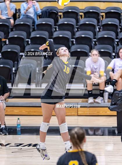 Thumbnail 3 in Highland vs Quitman (Salem Volleyball Tournament) photogallery.