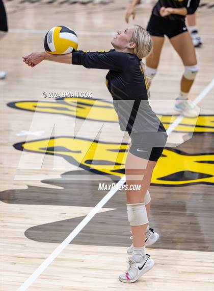 Thumbnail 1 in Highland vs Quitman (Salem Volleyball Tournament) photogallery.
