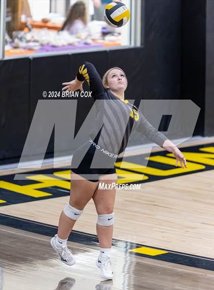 Thumbnail 1 in Highland vs Quitman (Salem Volleyball Tournament) photogallery.