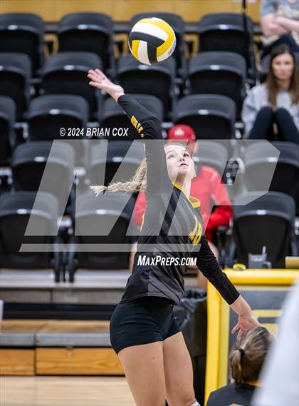 Thumbnail 2 in Highland vs Quitman (Salem Volleyball Tournament) photogallery.