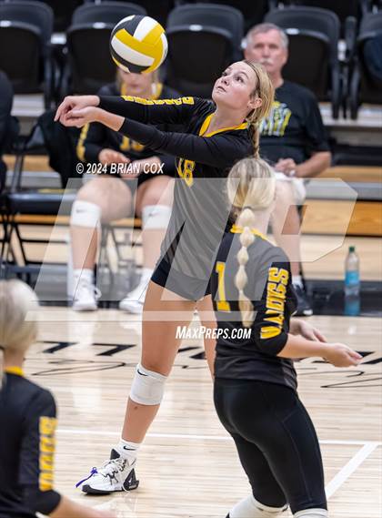 Thumbnail 1 in Highland vs Quitman (Salem Volleyball Tournament) photogallery.
