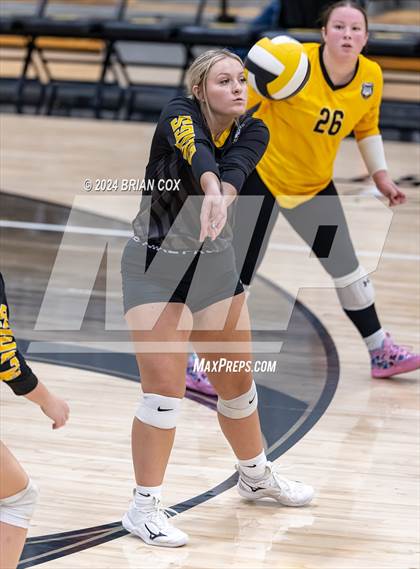 Thumbnail 1 in Highland vs Quitman (Salem Volleyball Tournament) photogallery.
