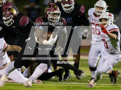Thumbnail 3 in Fox @ De Smet Jesuit (MSHSAA Class 6 Semifinal) photogallery.