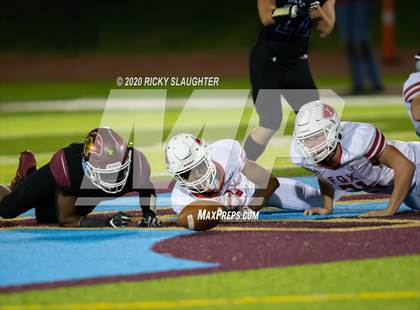 Thumbnail 2 in Fox @ De Smet Jesuit (MSHSAA Class 6 Semifinal) photogallery.