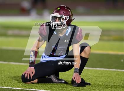 Thumbnail 1 in Fox @ De Smet Jesuit (MSHSAA Class 6 Semifinal) photogallery.
