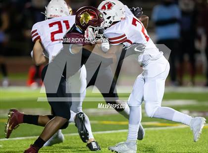 Thumbnail 3 in Fox @ De Smet Jesuit (MSHSAA Class 6 Semifinal) photogallery.