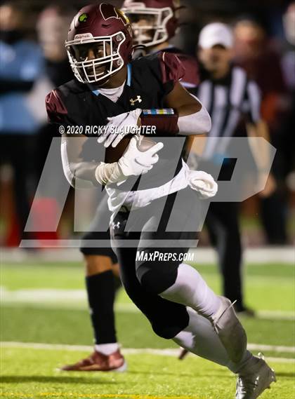 Thumbnail 3 in Fox @ De Smet Jesuit (MSHSAA Class 6 Semifinal) photogallery.