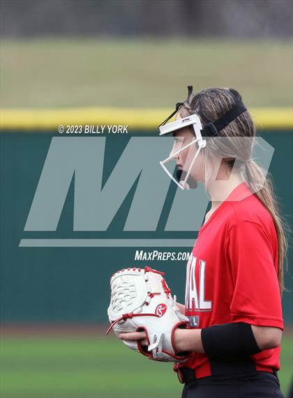 Thumbnail 2 in Grand Saline vs Van photogallery.