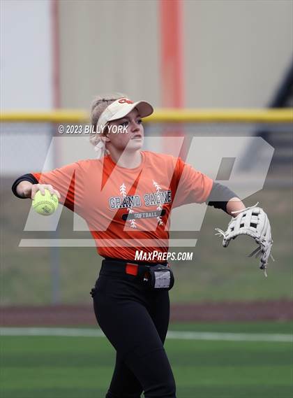 Thumbnail 3 in Grand Saline vs Van photogallery.