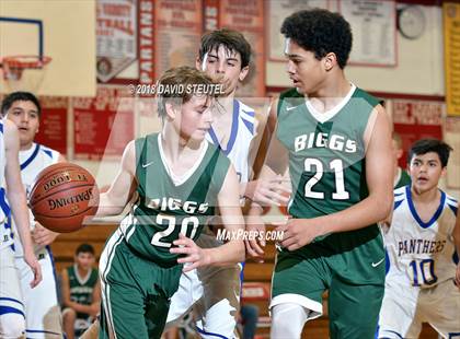 Thumbnail 3 in Maxwell vs. Biggs (Love of the Game) photogallery.