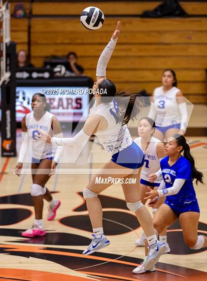 Thumbnail 1 in Sanger West @ Selma photogallery.