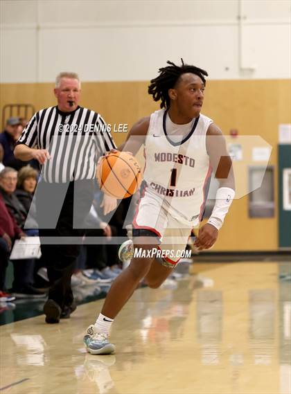Thumbnail 2 in Notre Dame Prep vs. Modesto Christian (De La Salle MLK Classic) photogallery.